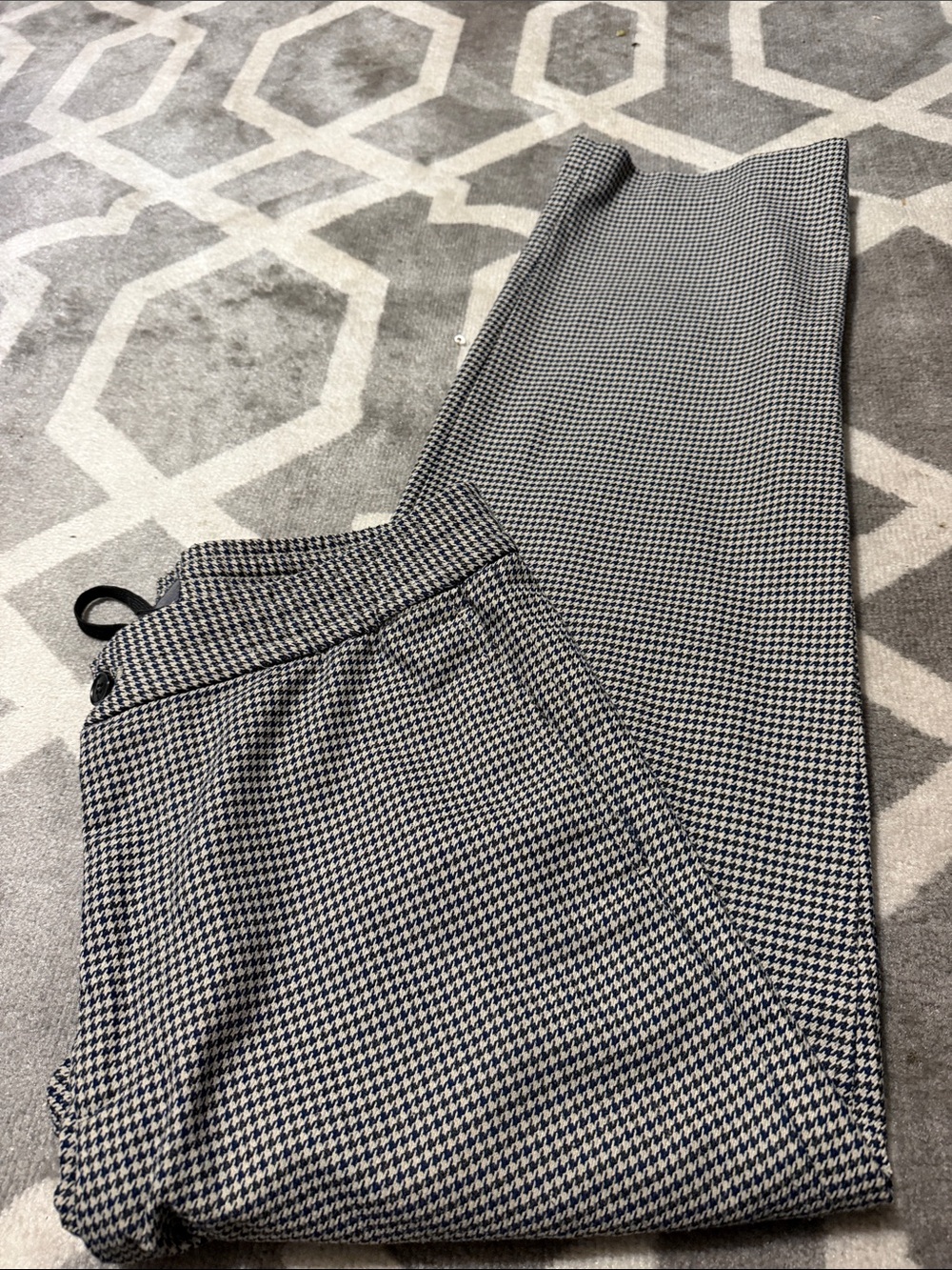 H&M men’s 36X32 black & gray dogtooth pants